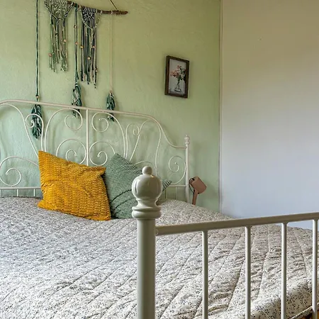 Vakantiehuis 2 Bedroom Awesome In *