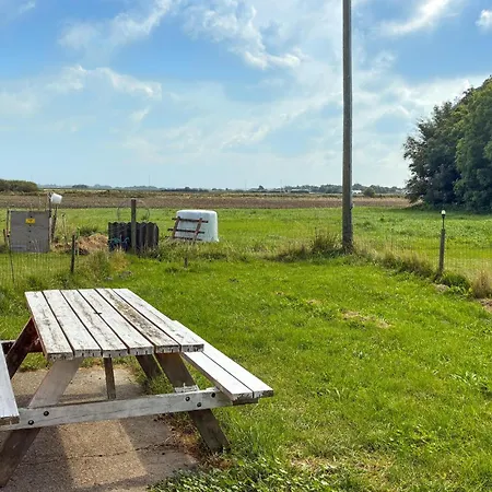 Dom wakacyjny 2 Bedroom Awesome In