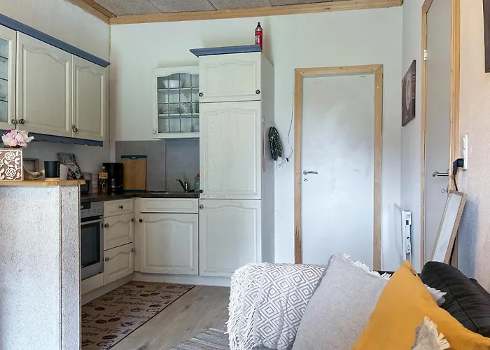 2 Bedroom Awesome In Feriehus Højer